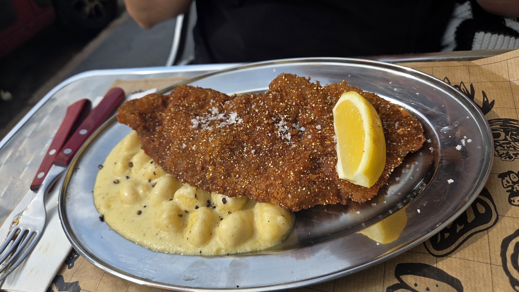Milanesa con gnocchi — Abasto Parrilla