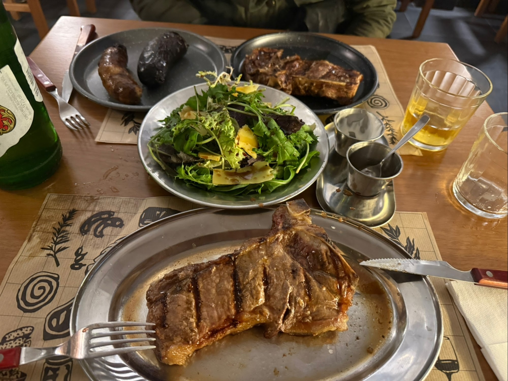 Mesa completa con asado — Abasto Parrilla